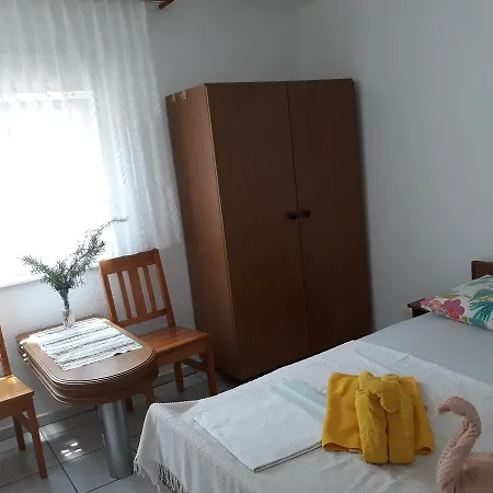 Casa Gudelj * Pirovac