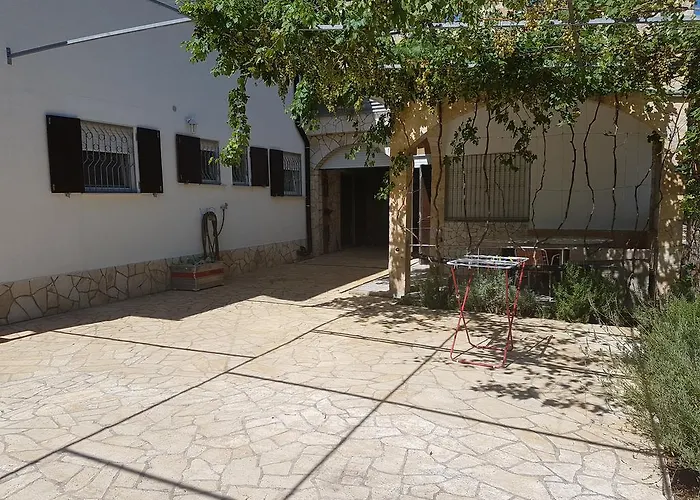 Casa Gudelj * Pirovac